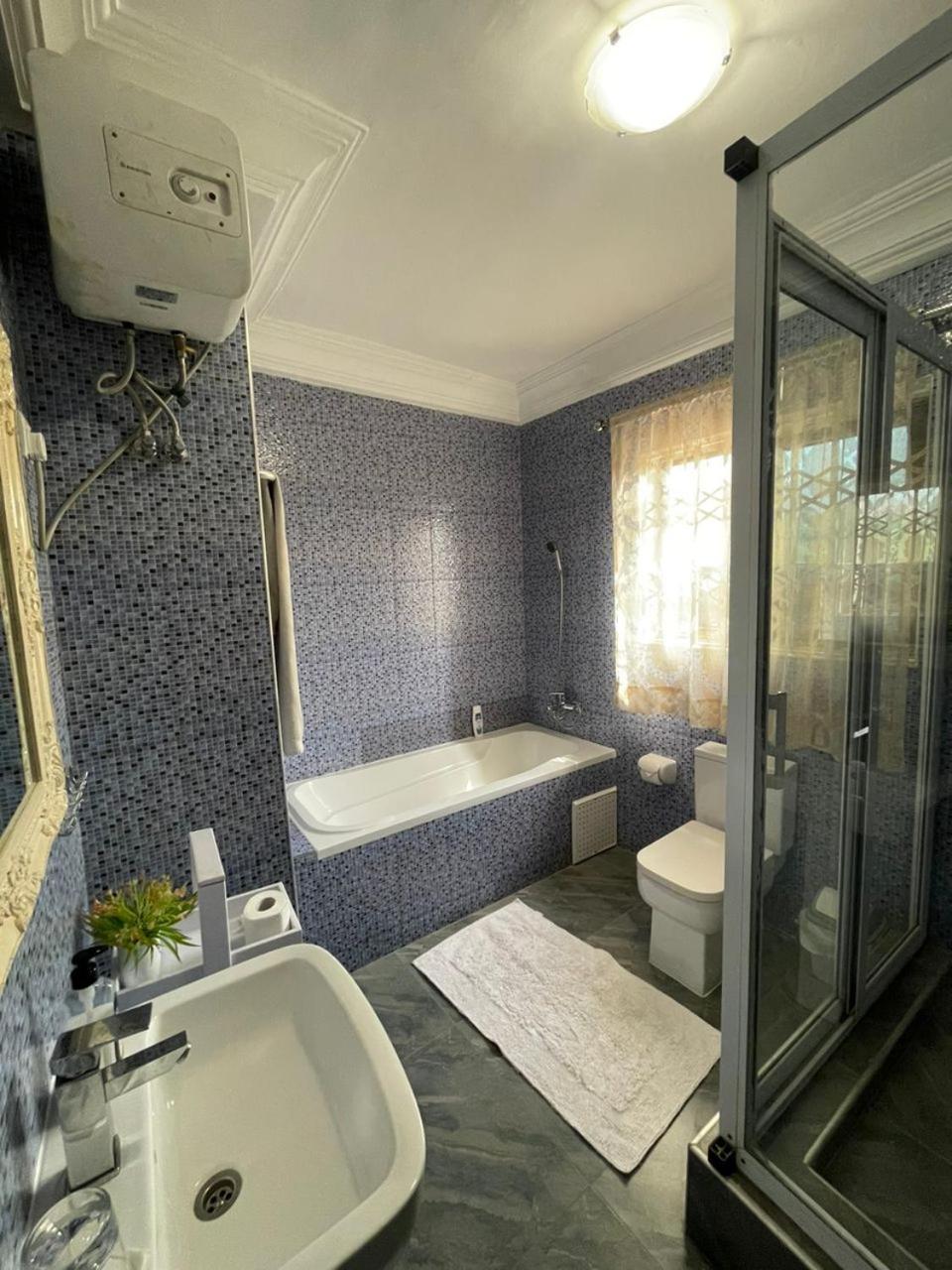 Perriman Hotel Kokrobite エクステリア 写真