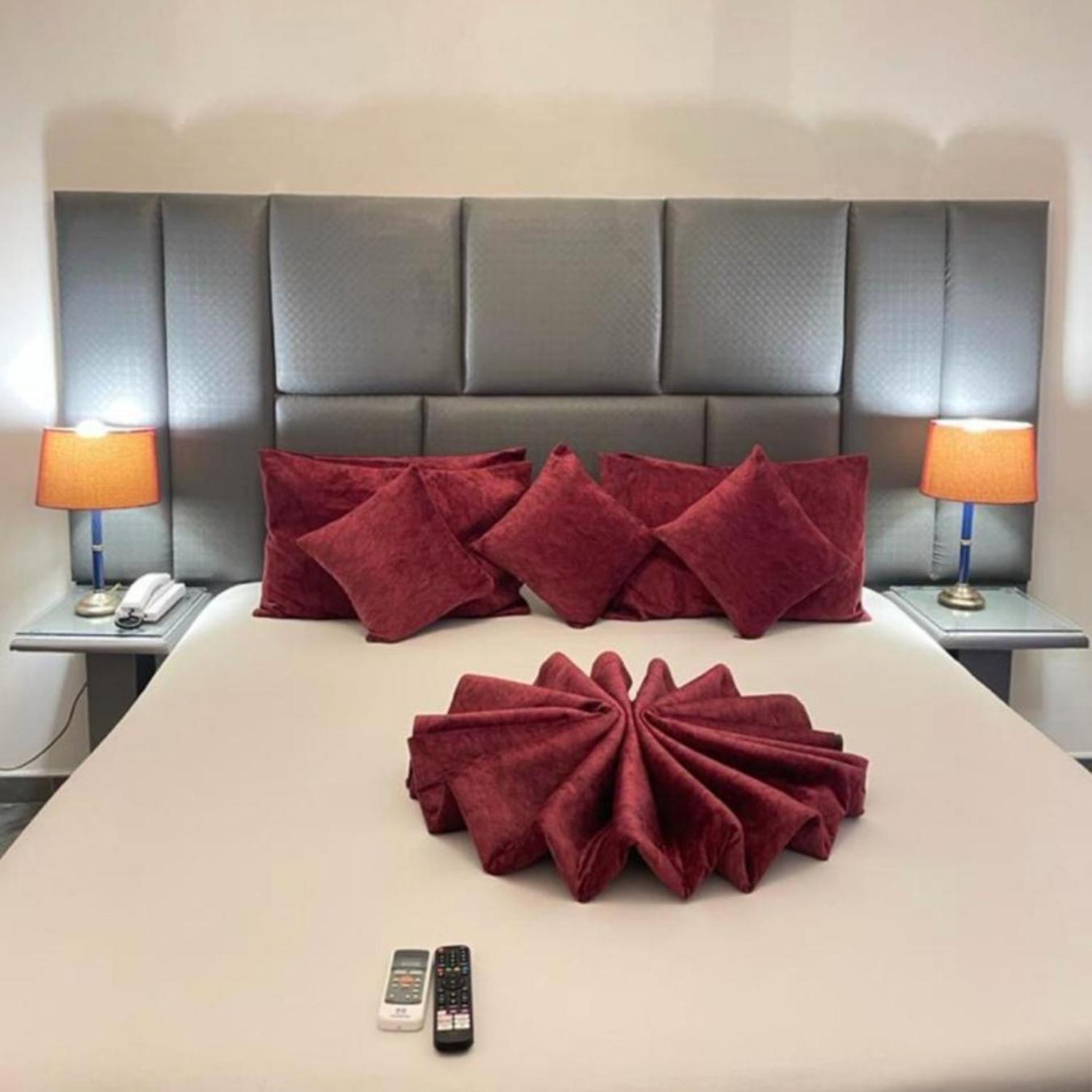 Perriman Hotel Kokrobite エクステリア 写真