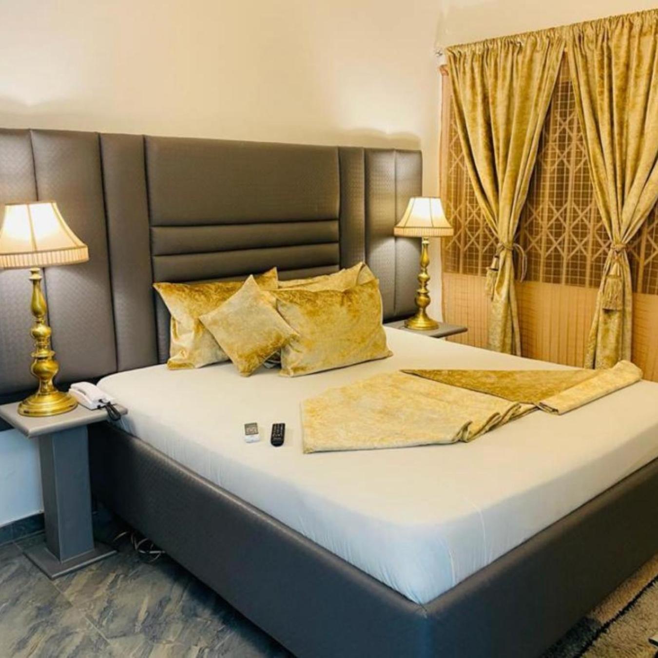 Perriman Hotel Kokrobite エクステリア 写真
