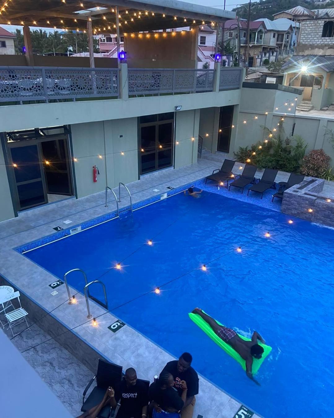 Perriman Hotel Kokrobite エクステリア 写真
