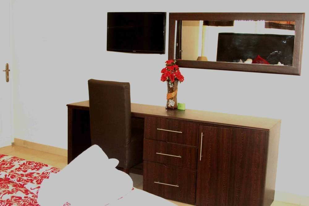Perriman Hotel Kokrobite エクステリア 写真